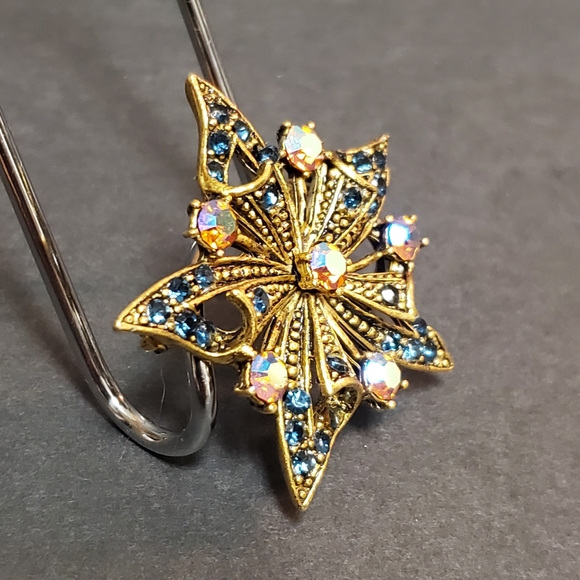 Silver Starrs Star Pin - Picture 6 of 11